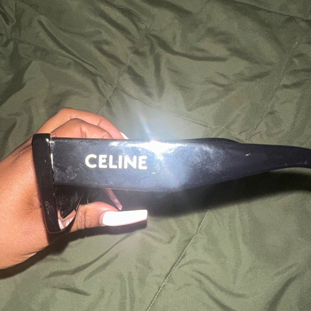 Céline - Picture 2 of 3